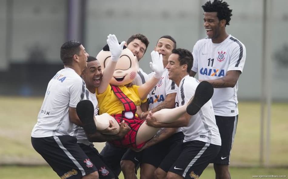 Com Cascão no treino, Corinthians homenageia Mauricio de Souza