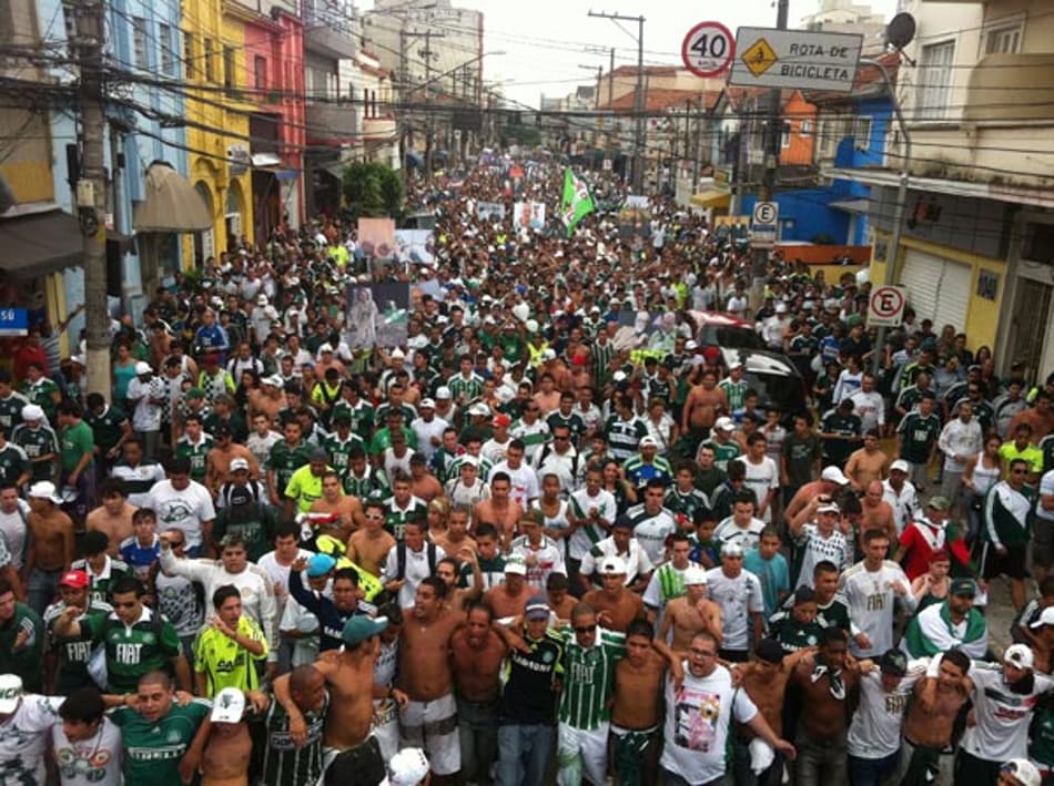 Homenagem a Marcos - Procissão (Foto:Leonardo Blecher)