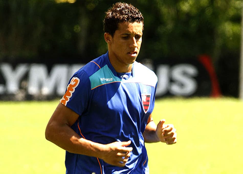 Inter espera anunciar Douglas até esta sexta-feira