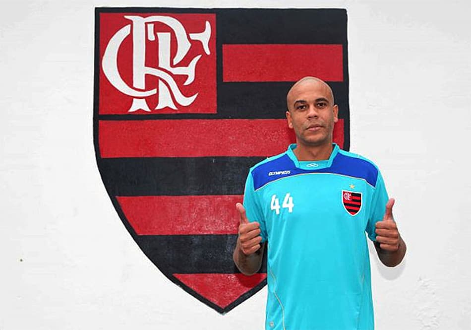 Alex Silva é anunciado pelo Flamengo (Foto: Leandra Benjamin/Fla Imagem)
