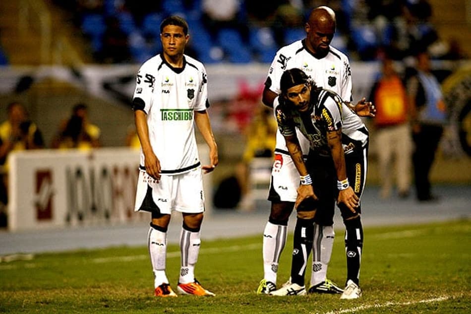 Loco Abreu - Botafogo x Figueirense (Foto: Paulo Sérgio)