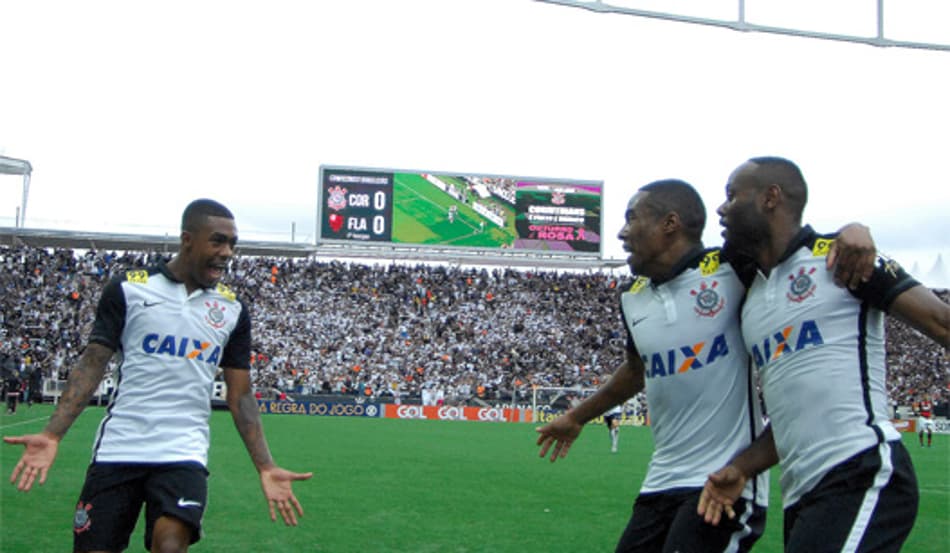VÍDEO: Love marca, Timão vence o Fla em Itaquera e segue rumo ao Hexa