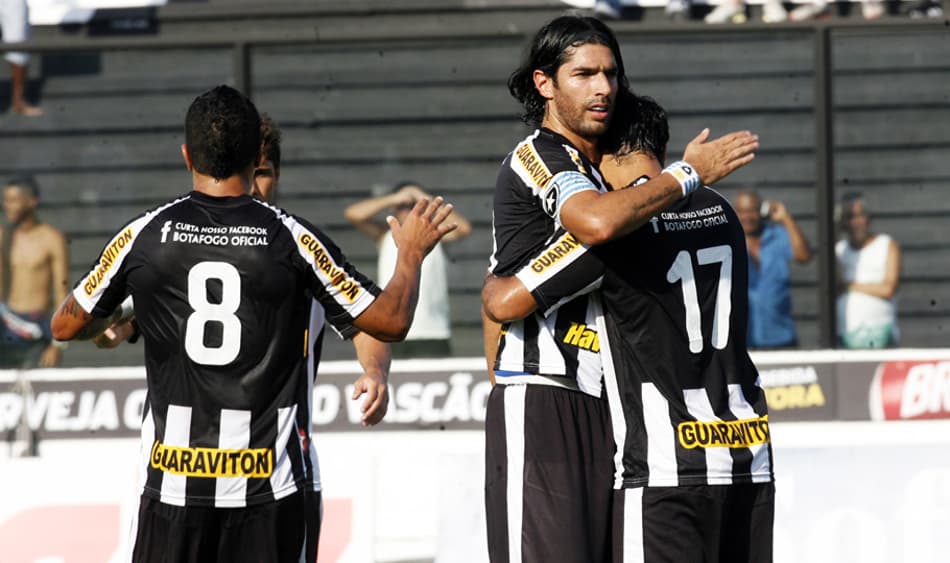 Jogar em São Januário não preocupa Marcelo Mattos