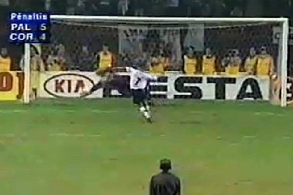 Pênalti do Marcelinho defendido por Marcos (Reprodução)