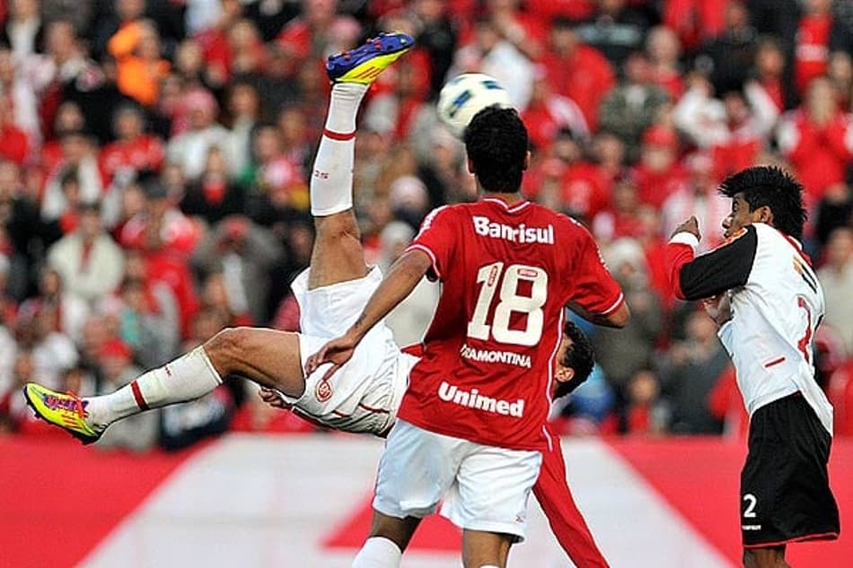 Internacional x Flamengo - Gol de bicicleta Leandro Damião (Foto: Ricardo Rímoli)