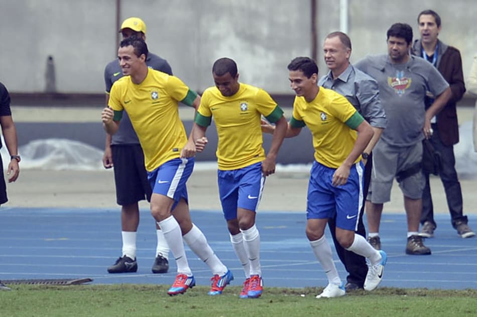 Fred tira peso das costas ao marcar no Fla-Flu