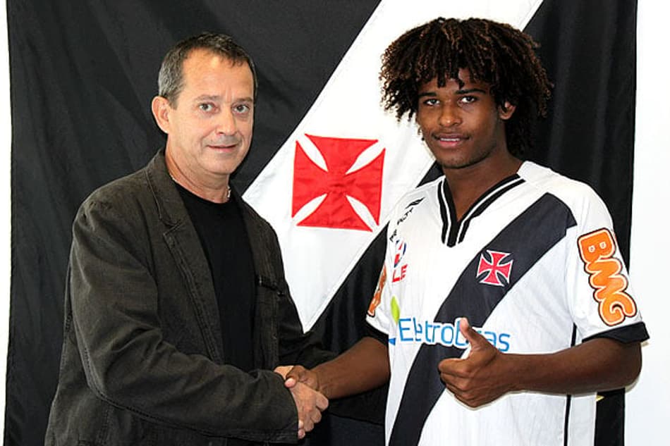 Mauro ganha três reforços para duelo com o Avaí