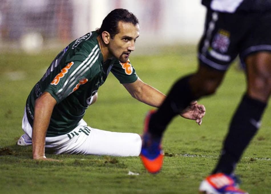 Fifa vê irregularidade e multa o Verdão por negociação de Barcos