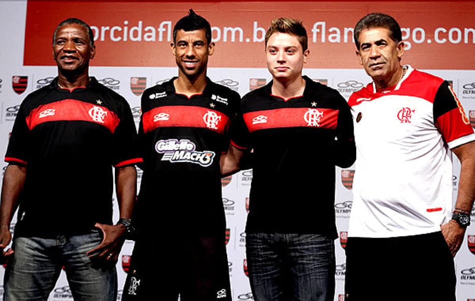 Em coletiva no CT, diretoria banca Tite no Corinthians