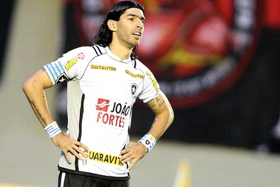 Atlético-MG presta homenagem à irmã de Renan