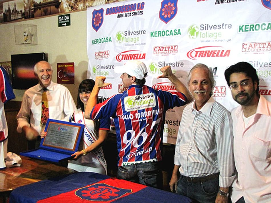 Túlio Maravilha é apresentado pelo Bonsucesso (Foto: João Vitor dos Santos)