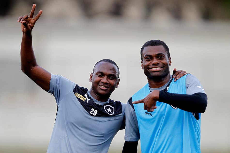 Botafogo inicia conversas para renovar contrato de Sassá
