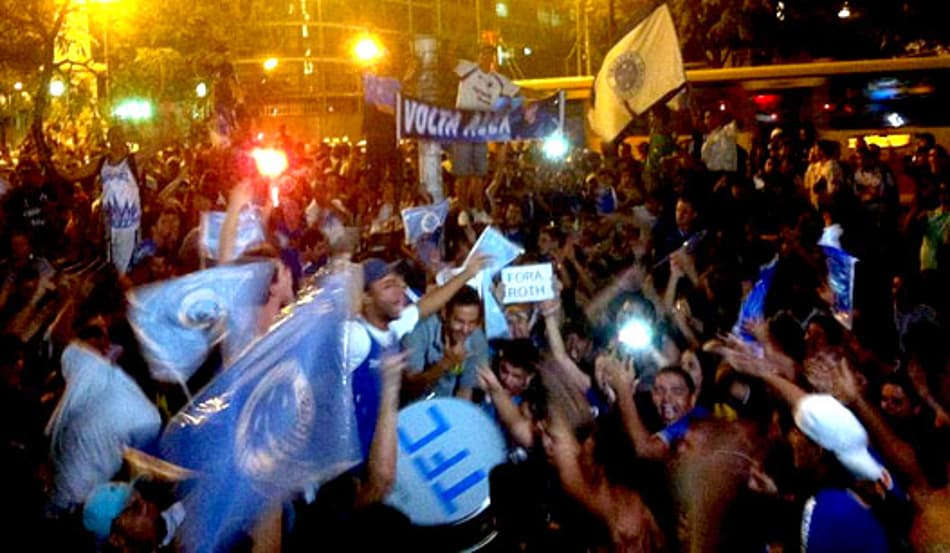 HOME Torcida do Cruzeiro  pede o retorno de Alex (Foto: TFC)