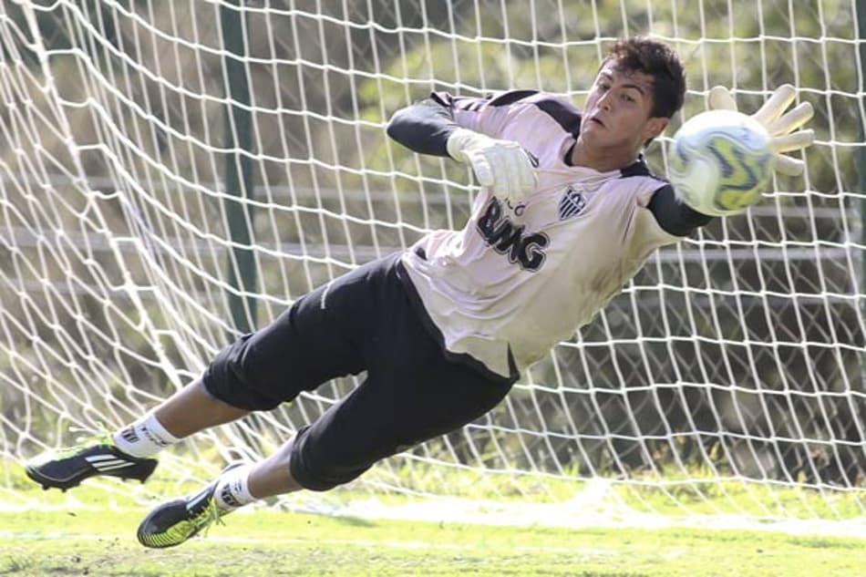 O primeiro aniversário profissional de Renan Ribeiro