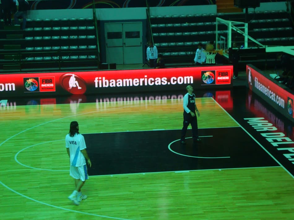 Duas horas antes de jogo com Uruguai, Scola treina arremessos