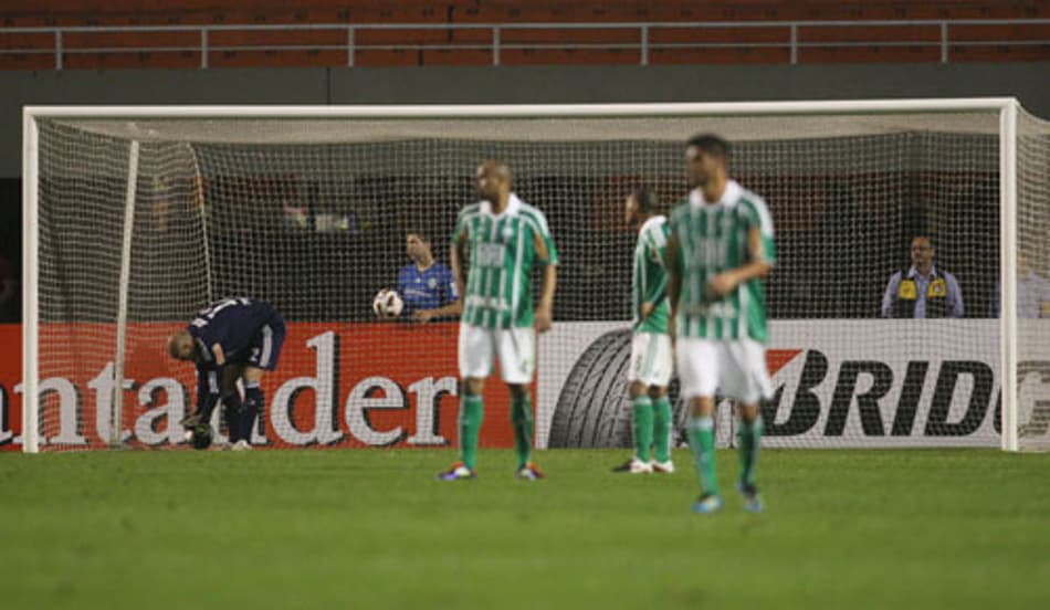 Após sofrer convulsão, zagueiro da base do São Paulo passa bem