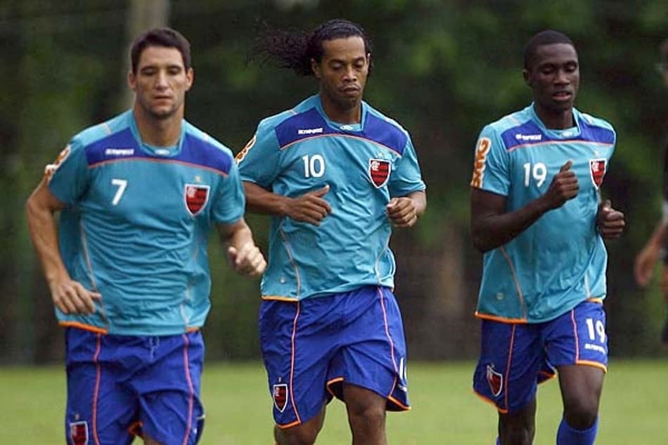 9ine rechaça participação na transferência de Adriano