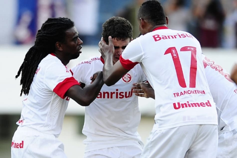 Oscar marca na sua volta e Inter empata com o Caxias