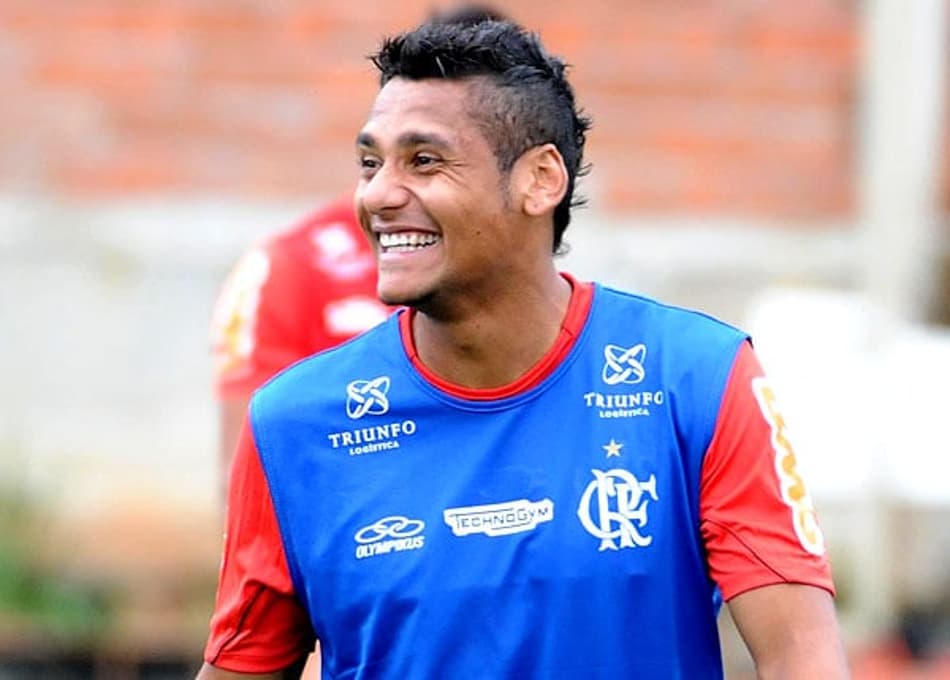 Diego Renan espera voltar a ser titular do time do Cruzeiro no domingo