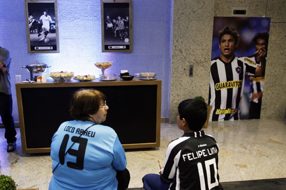 Messi nega acusações de que seja racista