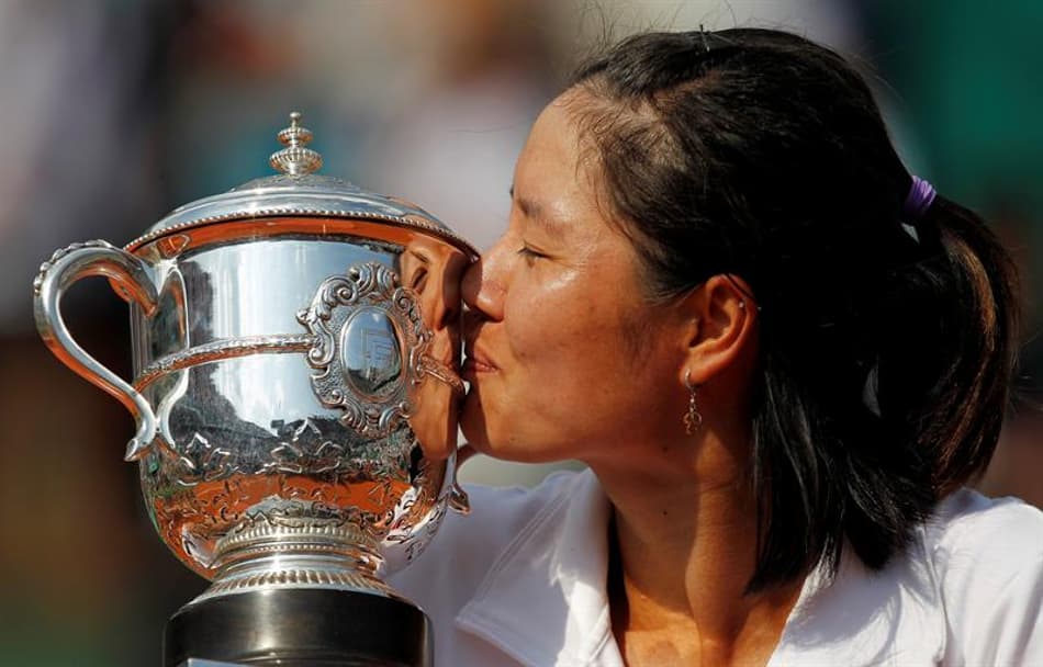 Na Li bate Schiavone e é campeã em Roland Garros
