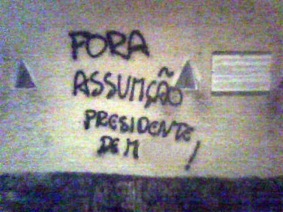 Protestos continuam e muro de General Severiano amanhece pichado
