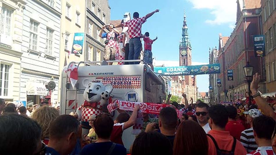 Bendtner: suspensão e multa pesada por propaganda