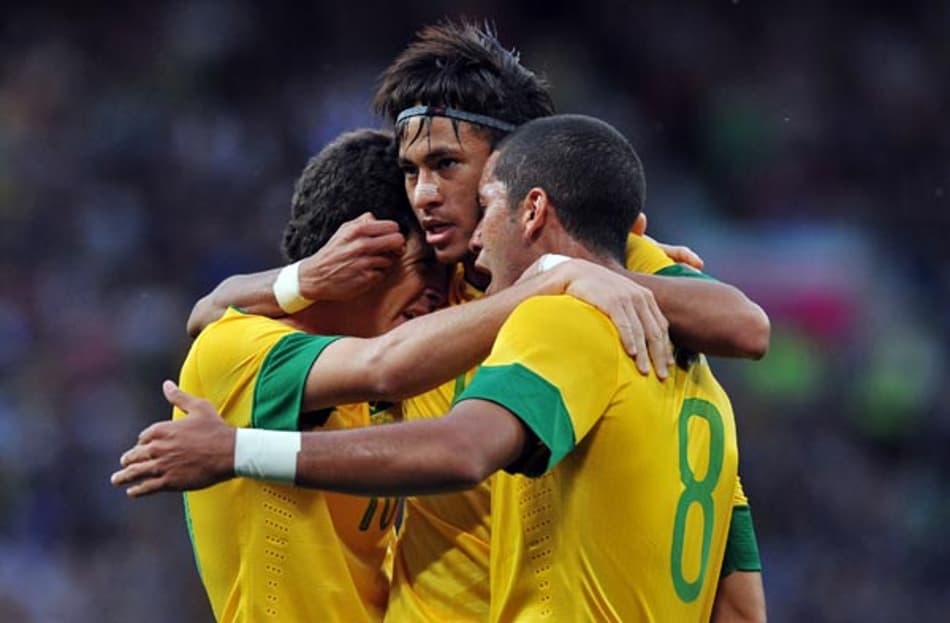 Brasil X Coreia Oscar e Neymar e Romulo - (Foto: Paul Ellis/AFP)