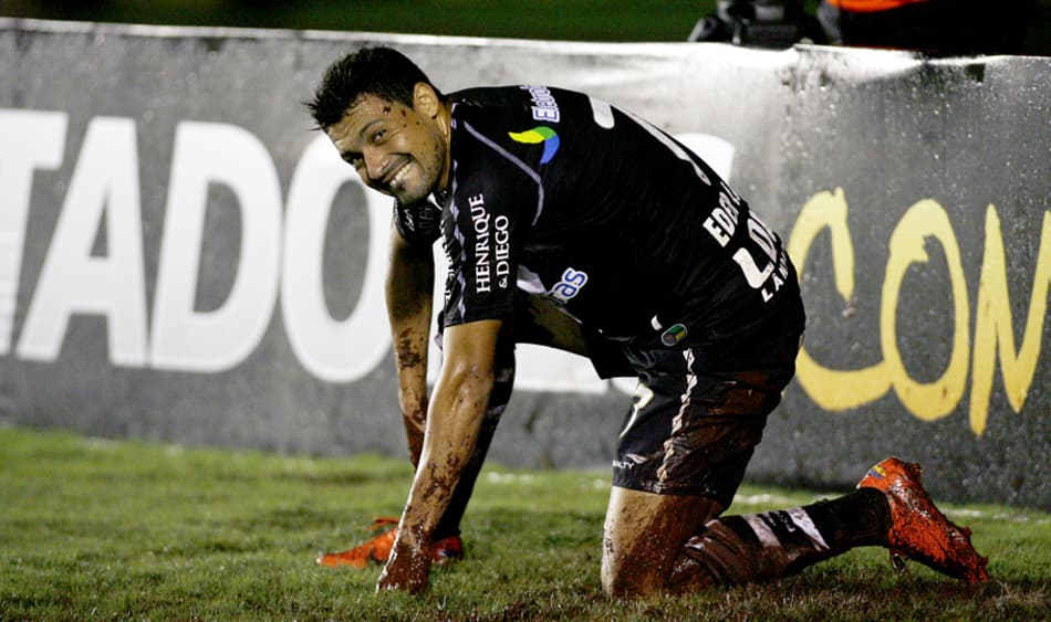 Maurren Maggi faz terceira melhor marca do ano e chora