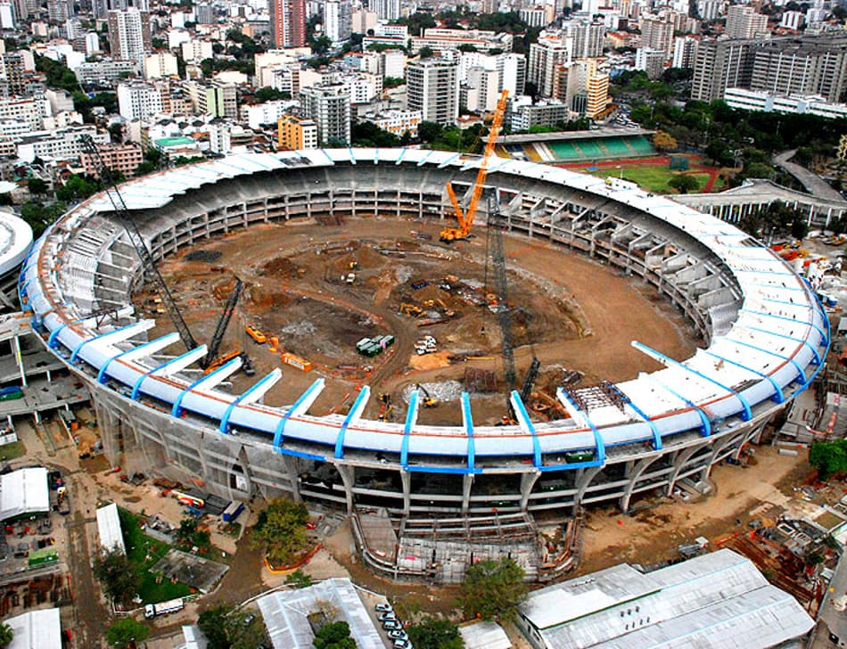 Cicinho renova com a Roma (ITA) até 2014