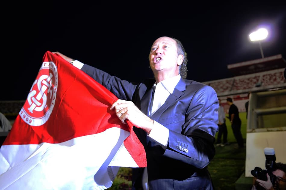 Falcão durante a sua apresentação no Beira-Rio (Foto: Alexandre Lops/Internacional)