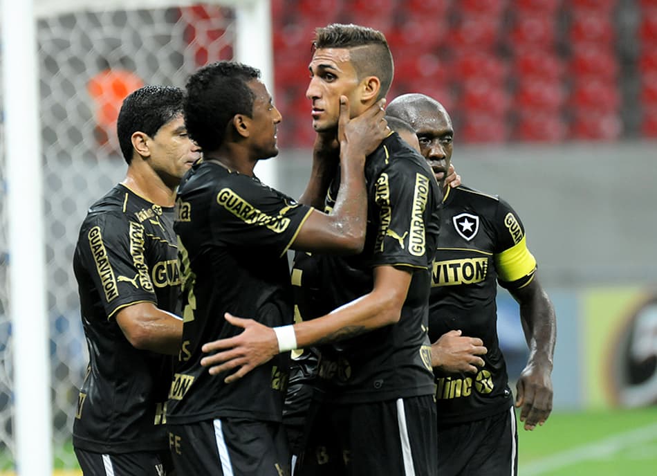 Náutico x Botafogo - Gol do Rafael Marques (Foto: Antonio Carneiro/ LANCE!Press)