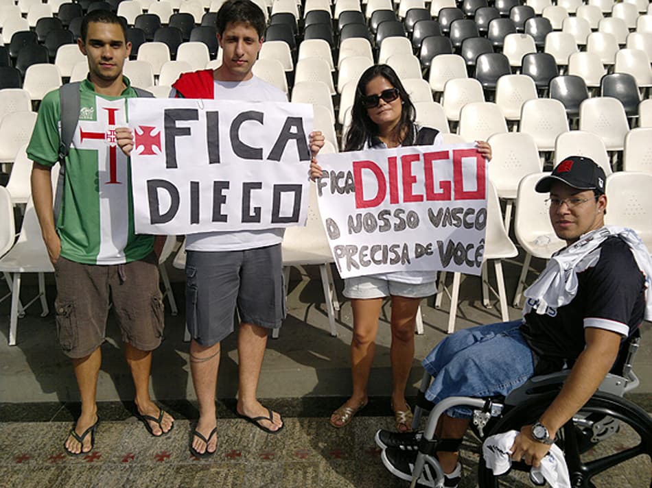 Treino do Vasco - Cartaz Diego Souza (Foto: Bruno Braz)