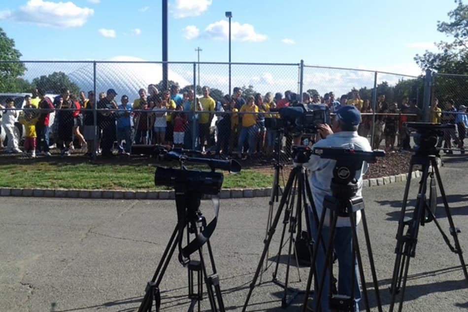 Jô estreia com gol mas lamenta empate