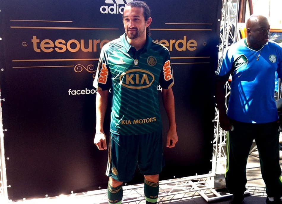 Barcos com o terceiro uniforme do Palmeiras (Foto: Caio Carrieri)