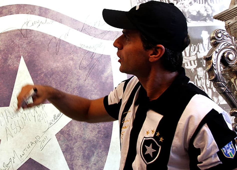 Roy agradece aos jogadores pelo pedido de permanência