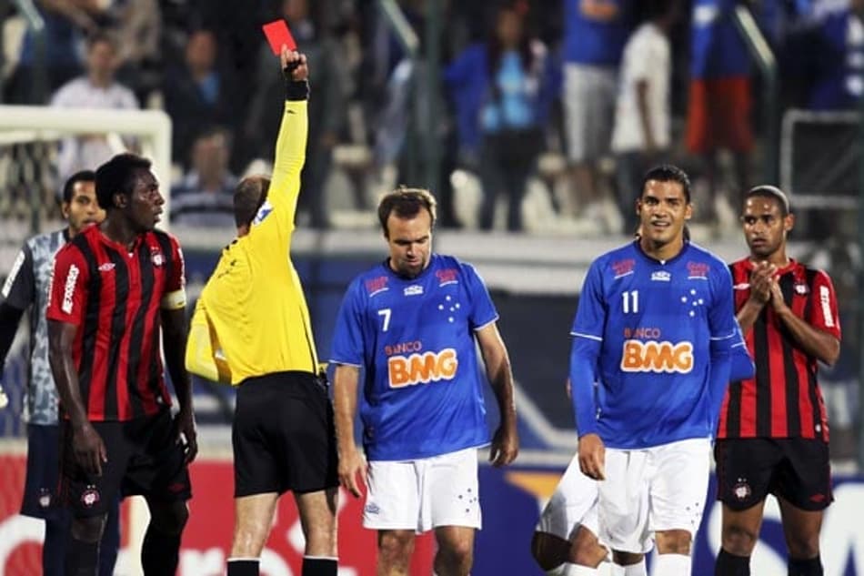 Fábio Gomes da Silva confirma índice olímpico no salto com vara