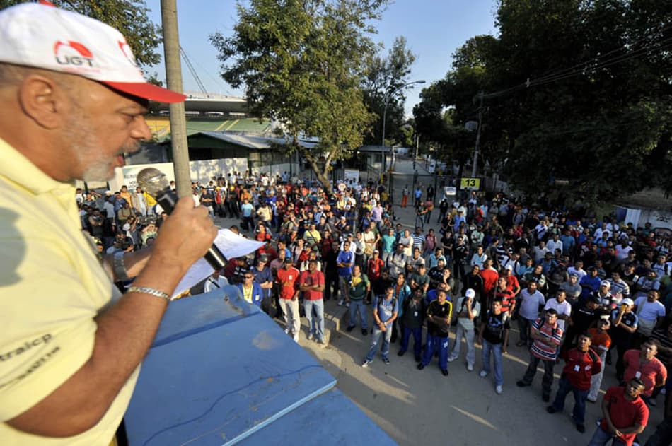 Galeria - Operários entram em greve e obras param de vez no Maracanã (Foto: Alexandre Loureiro)