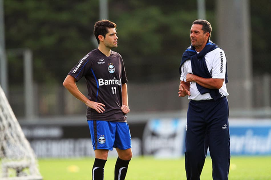 Ricky ressalta que atacantes dão tranquilidade ao time