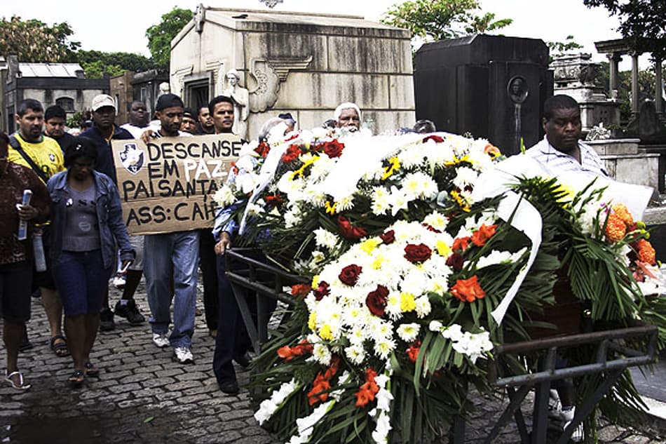 Enterro de Pai Santana (Foto: Ruano Carneiro)