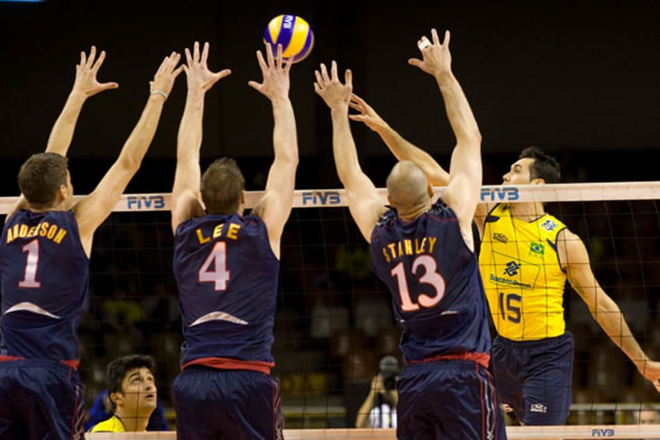 Torcedores cobram Luan e causam discussão na Academia