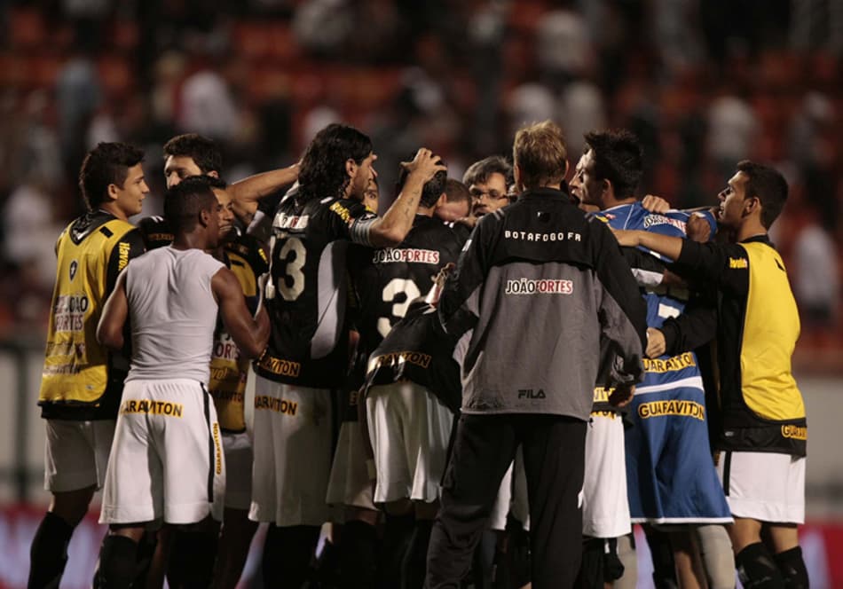 Vitor Júnior pode reforçar o Palmeiras em 2012
