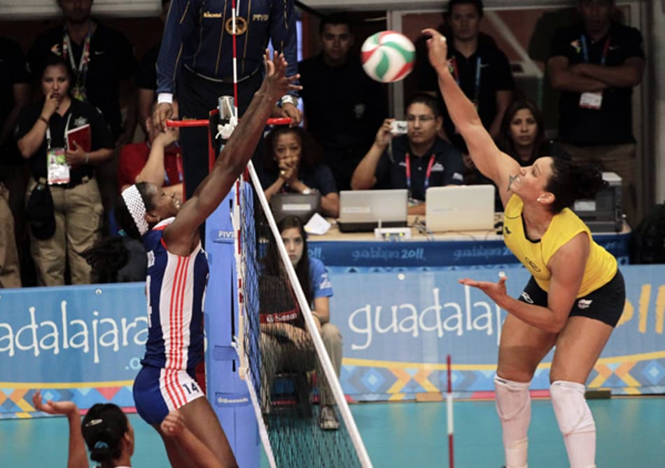 Brasil vence Cuba na revanche de 2007 e é medalha de ouro no Pan