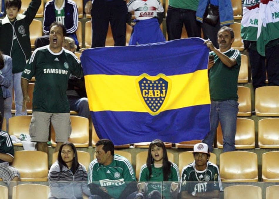 FOTO: Palmeirenses exibem bandeira do Boca em Barueri
