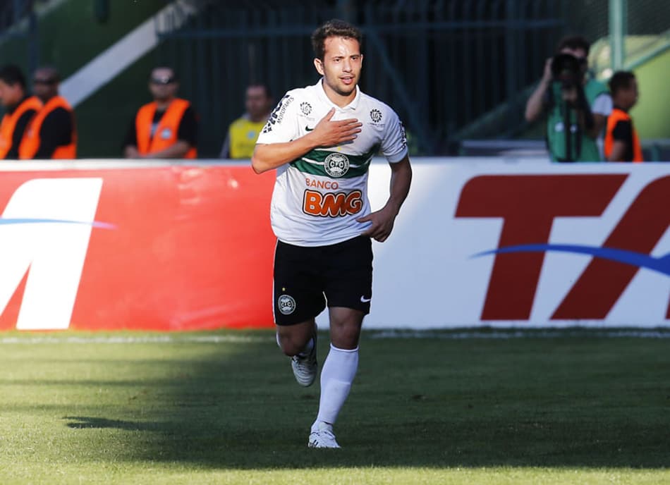 Rodrigo Caetano explica saída de Rafael Moura