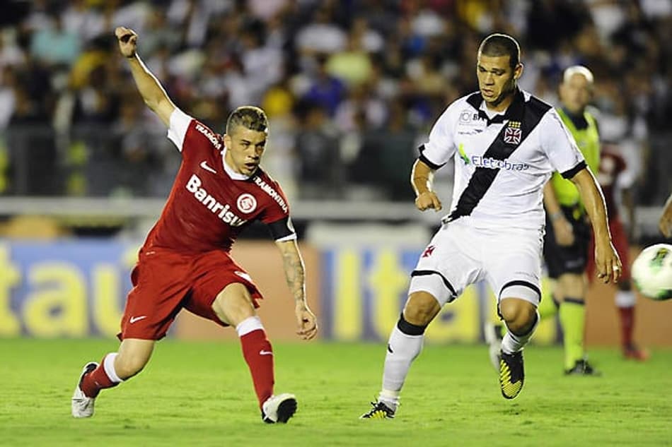 Zagueiro e atacante são as prioridades do Corinthians para 2013