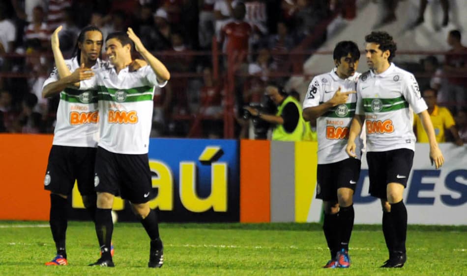 Roy Hodgson faz visita técnica a Belo Horizonte