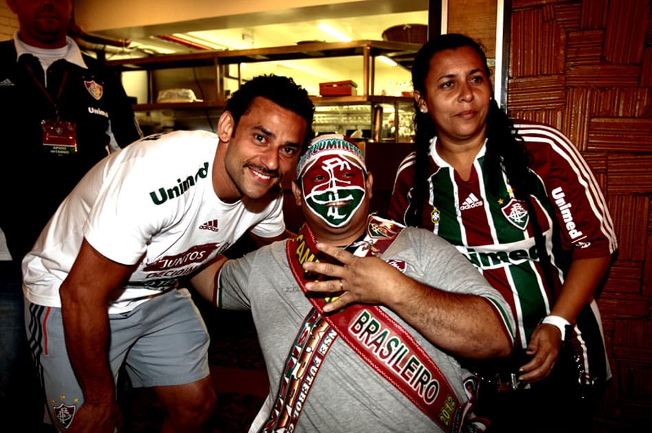 Fábio Santos e Chicão comemoram eficiência do Timão contra o Inter
