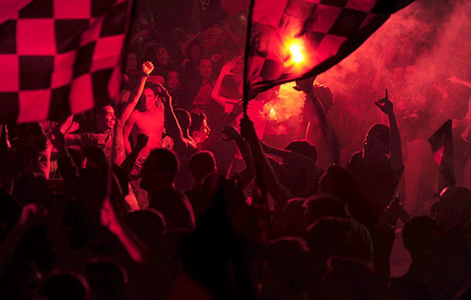 Torcedores do Milan comemoram a conquista do Scudetto