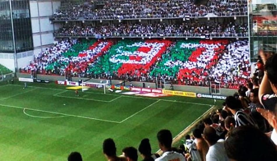 Torcida do Atlético-MG faz protesto contra CBF (Foto: Agência Lance!)
